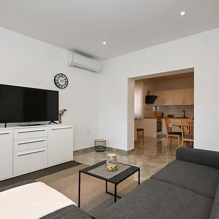 Apartment M *