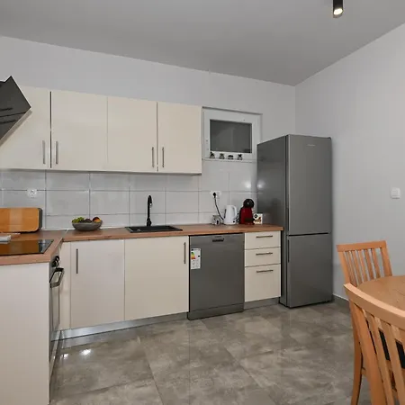 Apartment M *